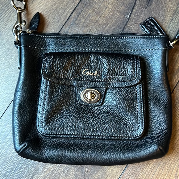 Coach black leather crossbody small - Picture 2 of 6